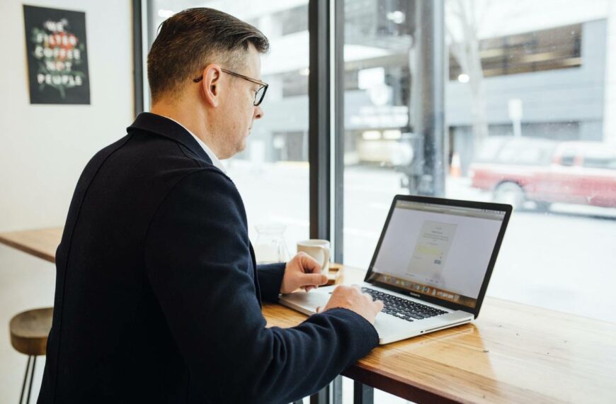 Análise de Casos Jurídicos Através de Softwares: Precisão e Agilidade no Direito