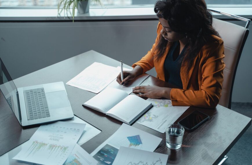 Due Diligence Preventiva: O Que Analisar Antes de Comprar Uma Empresa